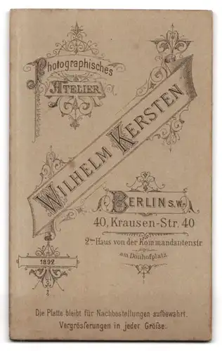 Fotografie Wilhelm Kersten, Berlin-SW, Krausen-Str. 40, Elegant gekleideter Herr mit Moustache
