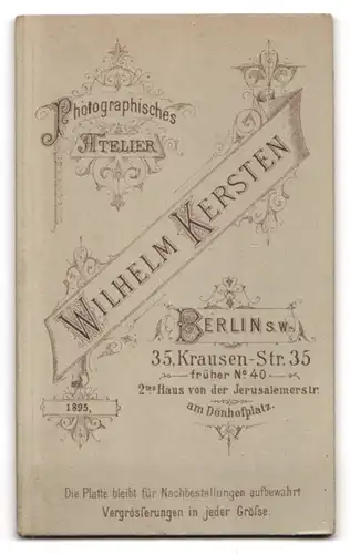 Fotografie Wilhelm Kersten, Berlin, Krausen-Str. 35, Bürgerliche Dame im zeitgenössischen Kleid