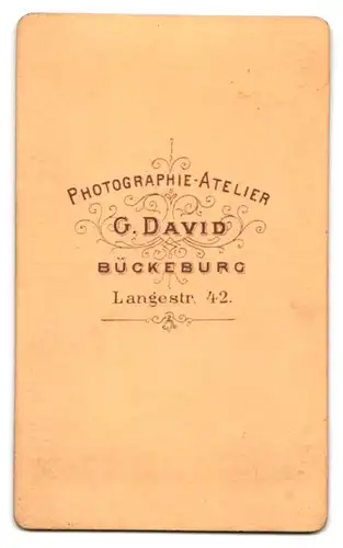 Fotografie G. David, Bückeburg, Langestrasse 42, Junge Dame mit Halskette