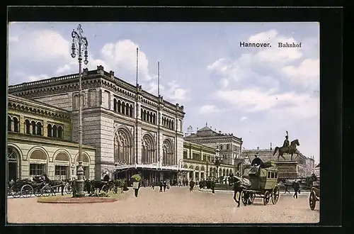 AK Hannover, Bahnhof mit Kutschen