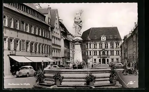 AK Kaufbeuren /Allgäu, Blick zum Rathaus mit Brunnen