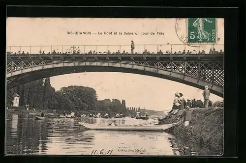 AK Ris-Orangis, Le Pont et la Seine un jour de Fete