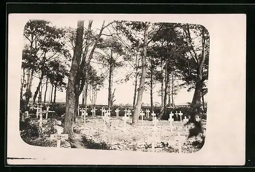 AK Kriegsgräber auf einem Friedhof