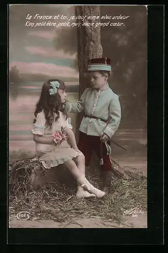 AK Mädchen in weissem Kleid und Junge in französischer Uniform