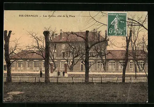 AK Ris-Orangis, Les Ecoles, côté de la Place