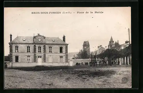 AK Briis-sous-Foiges, Place de la Mairie