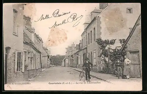 AK Courtalain, La rue de Châteaudun