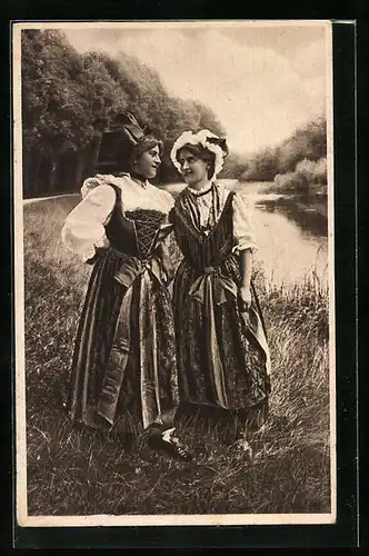 AK Zwei Frauen in elsass-lothringischen Trachten