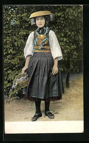 AK Junge Frau mit Blumenkorb in Vierländer Tracht