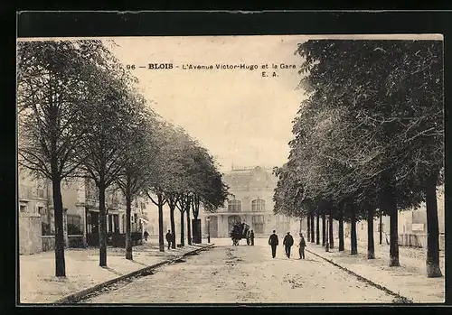 AK Blois, L`Avenue Victor-Hugo et la Gare