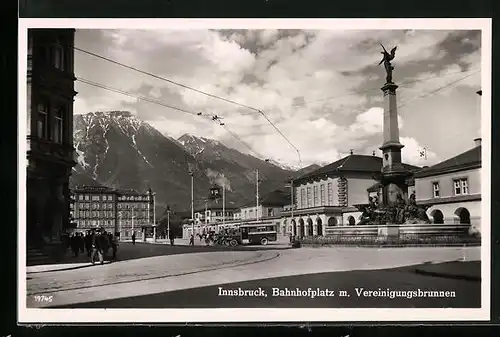 AK Innsbruck, Bahnhofplatz mit Vereinigungsbrunnen