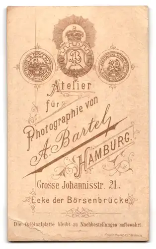 Fotografie A. Bartel, Hamburg, Gr. Johannisstr. 21, Portrait bildschönes Mädchen mit Brosche und Halskette