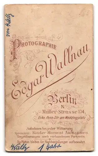 Fotografie Edgar Wallnau, Berlin, Müllerstr. 174, Portrait süsses kleines Mädchen im niedlichen Kleidchen