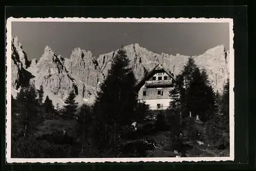 Foto-AK Schutzhütte Kerschbaumeralm, Blick zur Berghütte, Lienzer Dolomiten