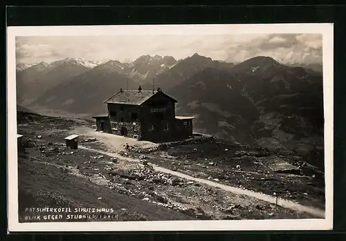 AK Patscherkofel Schutzhaus, Berghütte mit Blick gegen Stubaierferner