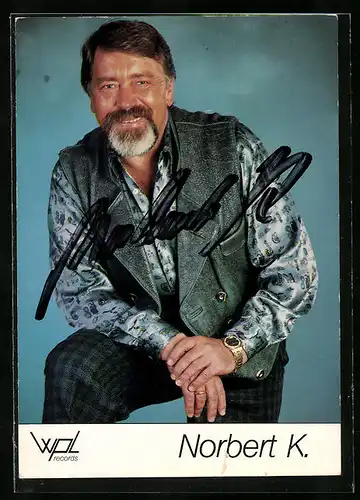 AK Musiker Norbert K. in Hemd und Weste