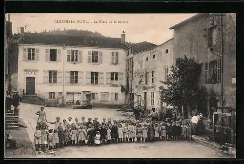 AK Blénod-lès-Toul, La Place de la Mairie