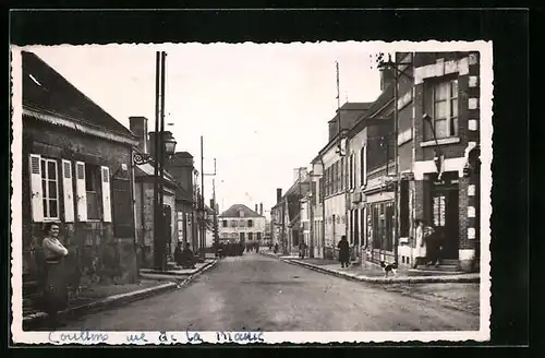 AK Coullons, La Mairie, Strassenpartie