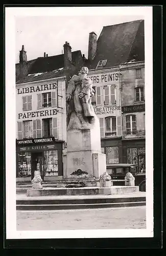 AK Pithiviers, Monument aux Morts 1914-18