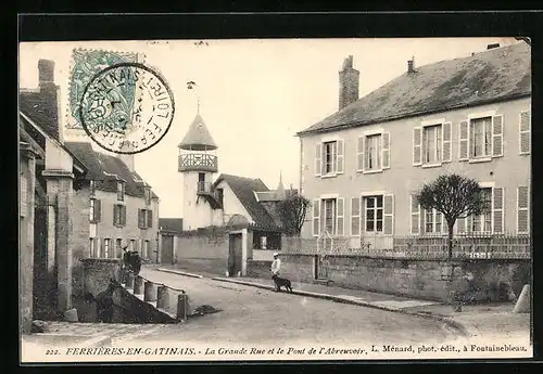 AK Ferrières-en-Gatinais, La Grande Rue et le Pont de l`Abreuvoir