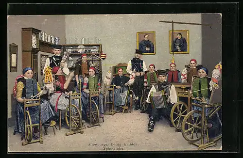 AK Frauen und Männer in Altenburger Bauerntrachten in einer Spinnstube