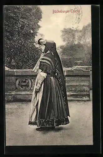 AK Junge Frau in Bückeburger Tracht