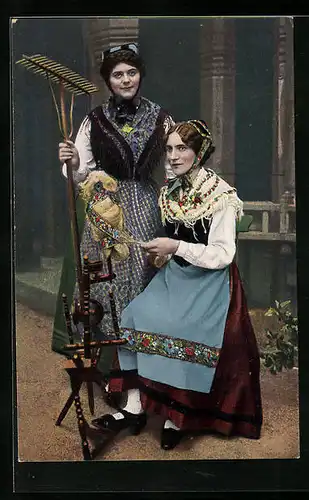 AK Zwei Frauen am Spinnrad in hessischer Tracht