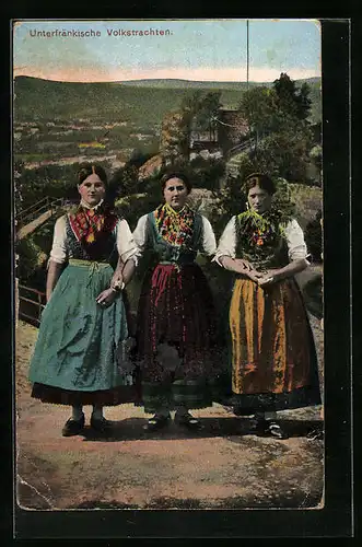 AK Drei junge Frauen in Unterfränkischen Volkstrachten