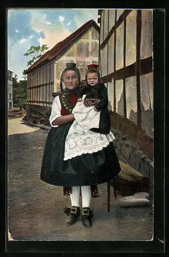 AK Mutter mit Kind auf dem Arm in hessischer Tracht