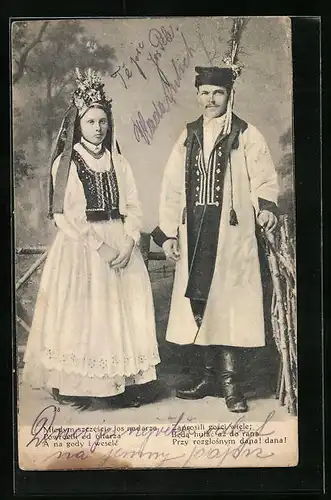 AK Ein polnisches Paar in festlicher Kleidung