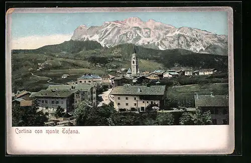 AK Cortina con monte Tofana, Blick zur Kirche im Ort