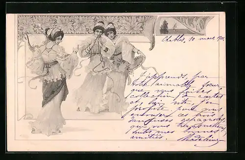 Künstler-AK M. Munk: Drei Damen in prachtvollen Kleidern beim Musizieren, ein kleines Segelboot