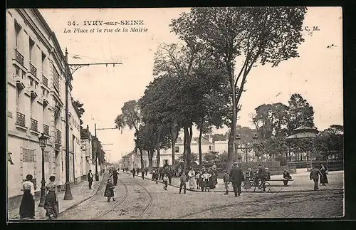 AK Ivry-sur-Seine, La Place et la rue de la Mairie