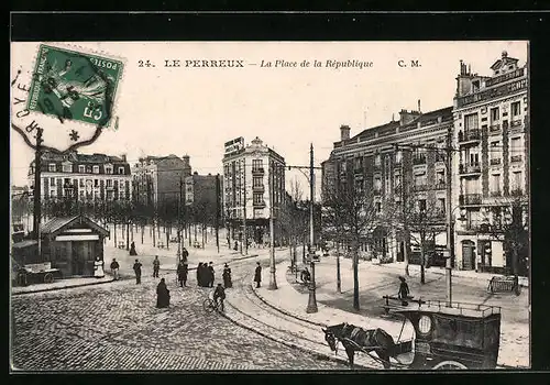 AK Le Perreux, La Place de la Republique