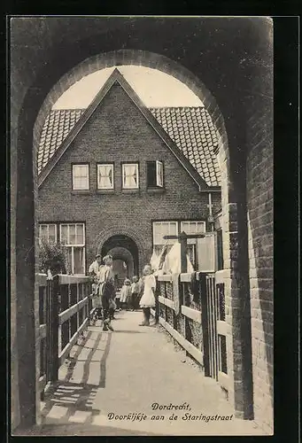 AK Dordrecht, Doorkijkje aan de Staringstraat