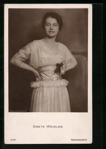 AK Schauspielerin Grete Weixler im seidenen Kleid