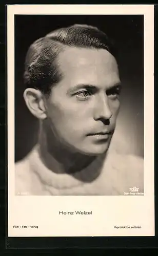 AK Schauspieler Heinz Welzel im weissen Pullover