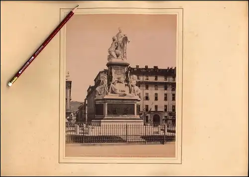 Fotografie unbekannter Fotograf, Ansicht Turin - Torino, Piazza Carlo Emanuele II. Monumento a Camillo Cavour - G. Dupre