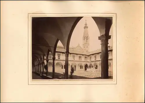 Fotografie unbekannter Fotograf, Ansicht Florenz - Firenze, Chiesa di S. Croce, Chiostro e la Capella Pazzi