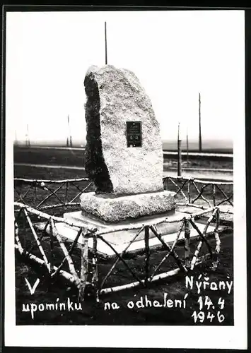 Fotografie Rudolf Krüger, Nyrany, Ansicht Nyrany, Denkmal 1945