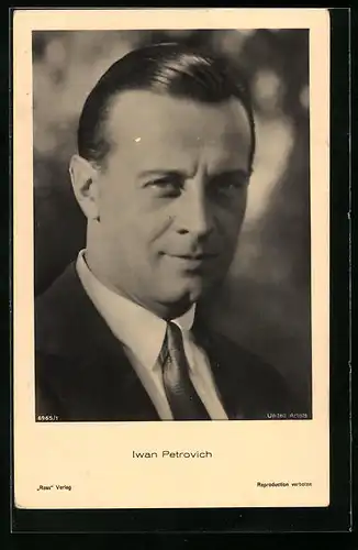 AK Schauspieler Iwan Petrovich im Anzug mit optimistischem Blick