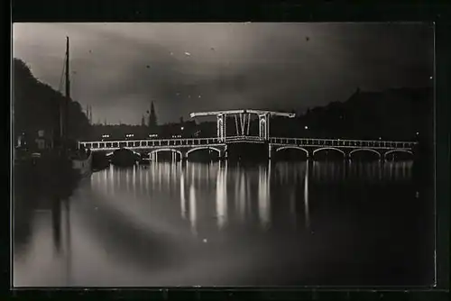 Foto-AK Amsterdam, Brücke bei Nacht 1929