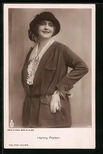 AK Schauspielerin Henny Porten mit Handschuhen