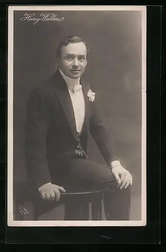 AK Schauspieler Harry Walden im Frack mit Fliege