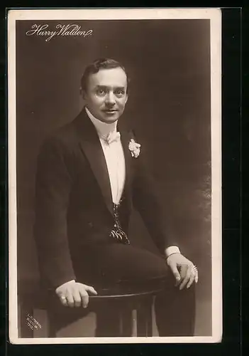 AK Schauspieler Harry Walden im Frack mit Fliege