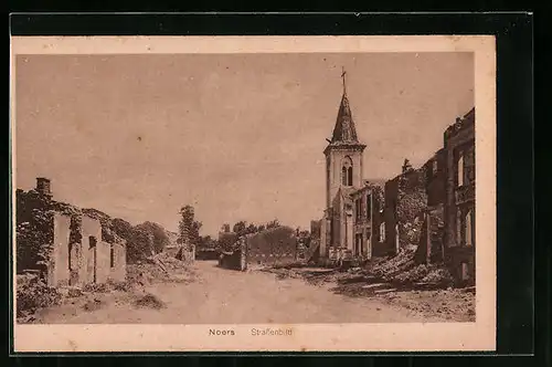 AK Noers, Strassenbild mit zerstörter Kirche