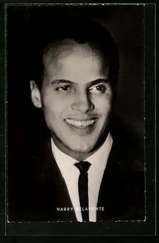 AK Musiker Harry Belafonte mit lächelndem Gesicht