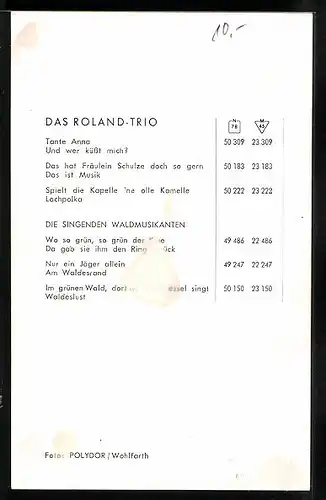 AK Musiker des Roland-Trios lächeln in die Kamera, Autogramme