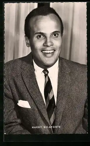 AK Musiker Harry Belafonte mit lächelndem Gesicht