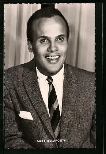 AK Musiker Harry Belafonte mit lächelndem Gesicht